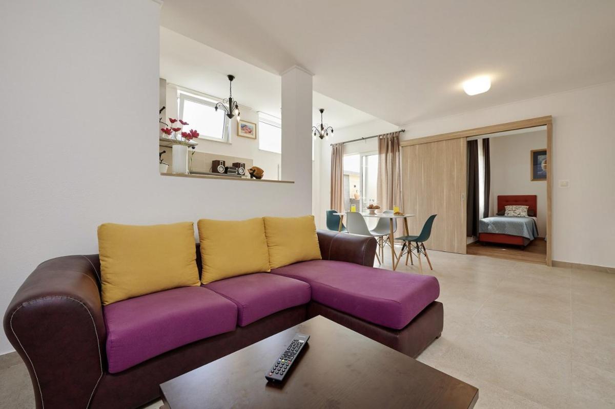 Villa Šmuketa in Trogir Haus für 4-5 Personen Exterior foto